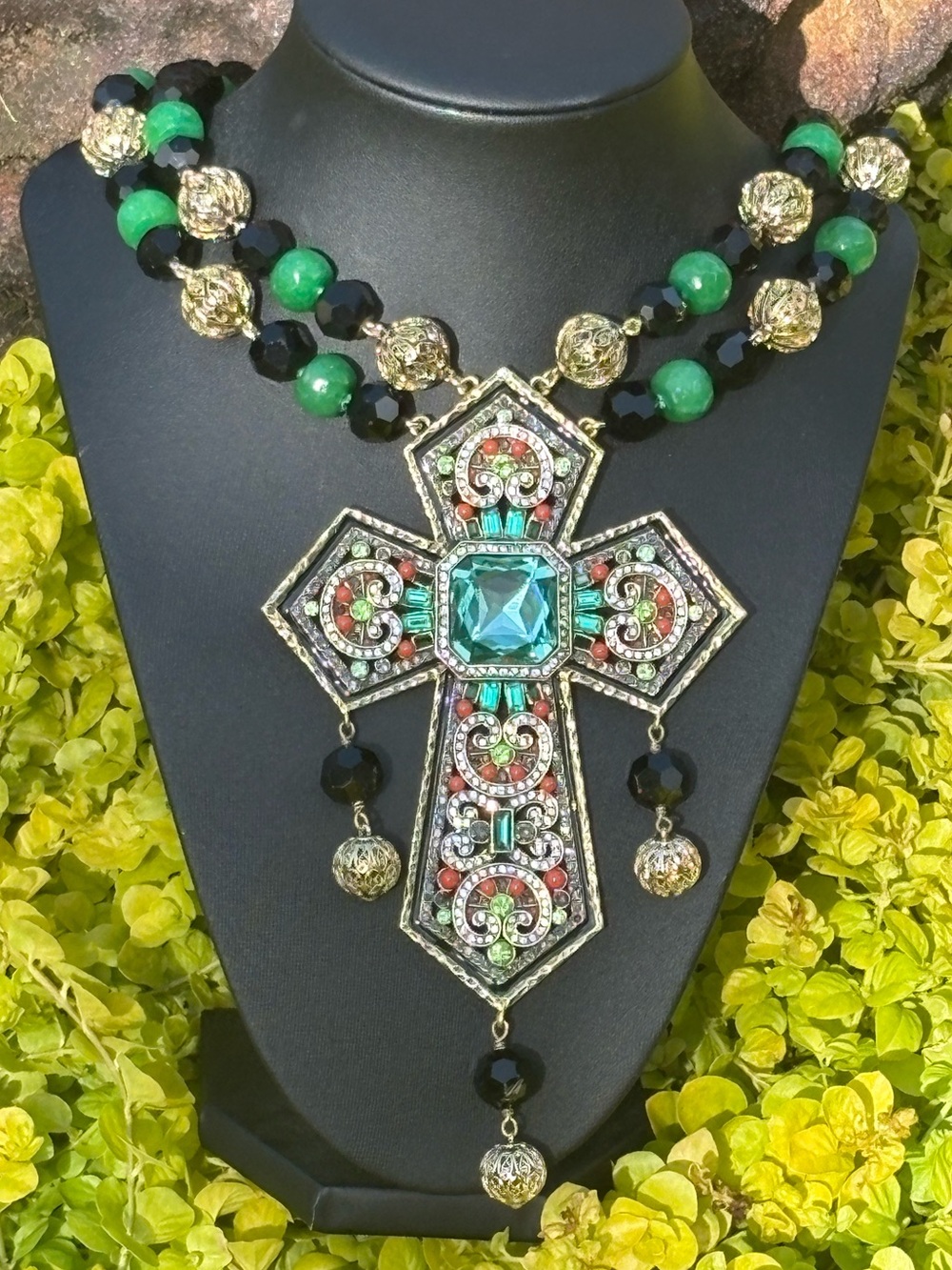 Heidi Daus 'Absolutely Divine'
Intricate Cross Pendant